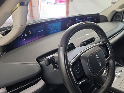 Certified 2025 Lincoln Navigator Reserve AWD/4WD image 5