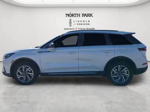 New 2026 Lincoln Corsair Premiere FWD image 6