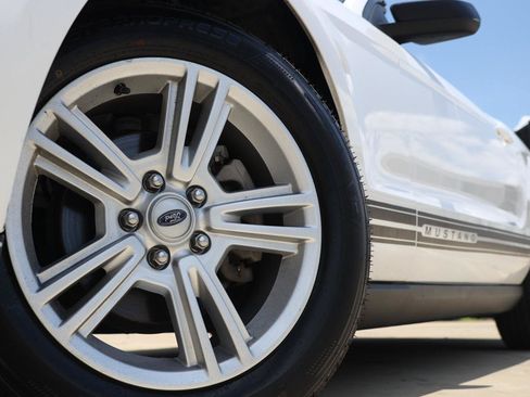 Used 2010 Ford Mustang Convertible RWD image 26