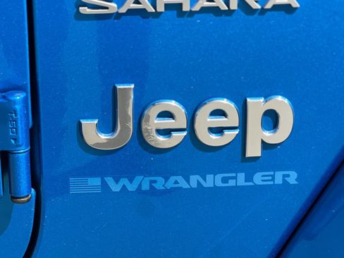 Used 2024 Jeep Wrangler Unlimited Sahara w/ Technology Group AWD/4WD image 37