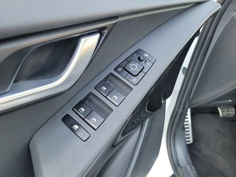 Certified 2025 Kia Niro EX Touring FWD image 27