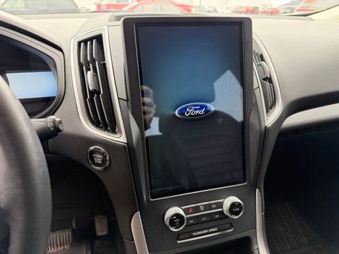 Used 2023 Ford Edge SEL w/ Convenience Package image 6