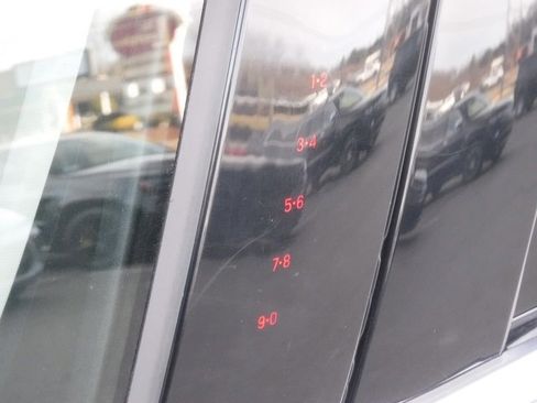 Used 2017 Ford Edge Titanium w/ Technology Package image 3