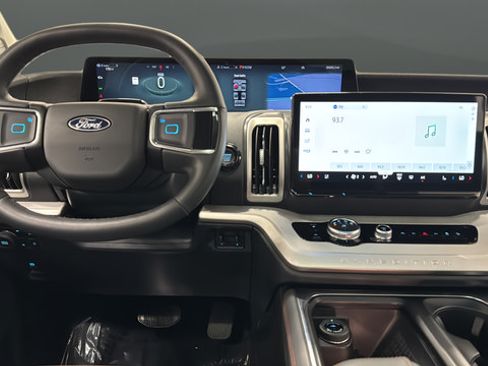 Used 2025 Ford Expedition Active AWD/4WD image 11