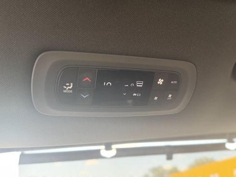 Used 2018 Chrysler Pacifica Touring-L Plus FWD image 25