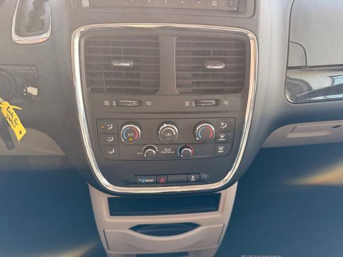 Used 2017 Dodge Grand Caravan SE FWD image 26