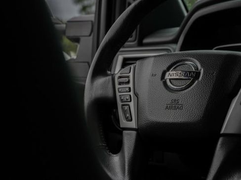 Used 2019 Nissan Titan SV w/ SV Convenience Package AWD/4WD image 40
