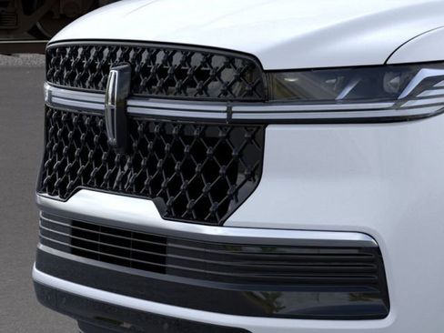 New 2026 Lincoln Navigator Reserve w/ Jet Appearance Package AWD/4WD image 17
