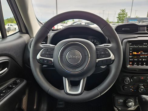 Used 2023 Jeep Renegade Latitude w/ Sun/Sound Group AWD/4WD image 16