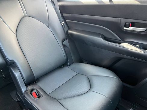 Used 2025 Toyota Grand Highlander FWD image 37