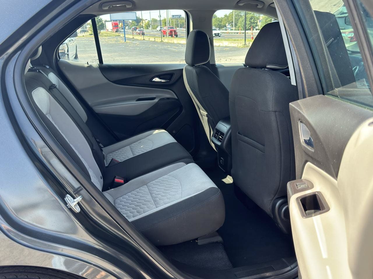Used 2020 Chevrolet Equinox LS AWD/4WD image 19