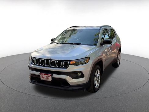 Used 2025 Jeep Compass Latitude image 7