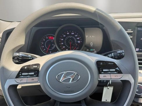 Used 2023 Hyundai Elantra SE FWD image 18
