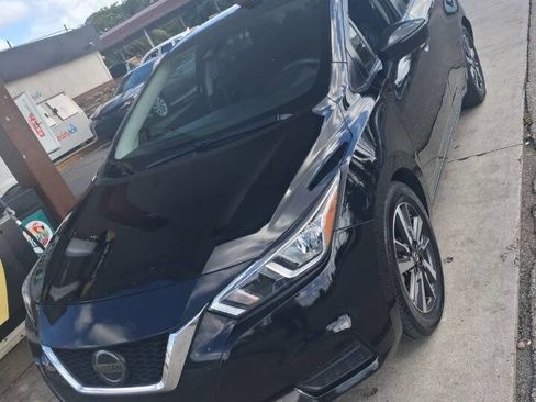 Used 2021 Nissan Versa SV image 3