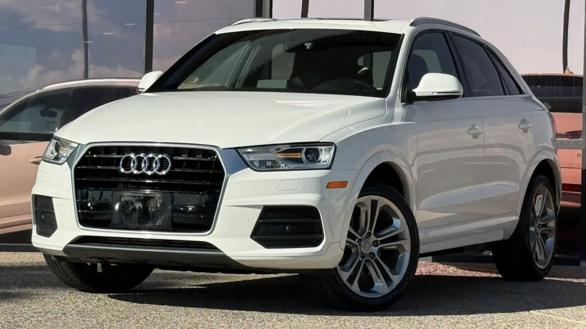 Used 2016 Audi Q3 2.0T Premium Plus w/ Technology Package FWD image 2