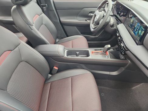 New 2026 Nissan Kicks SR w/ SR Premium Package FWD image 11