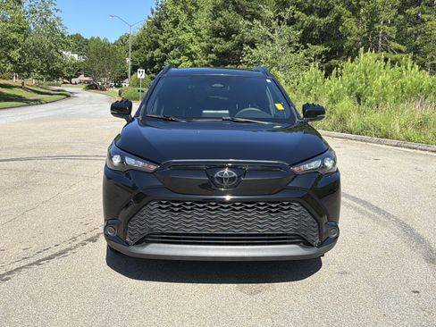 Used 2024 Toyota Corolla Cross AWD Hybrid w/ Moonroof Package image 2
