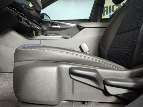 Used 2025 Buick Envista Preferred image 25