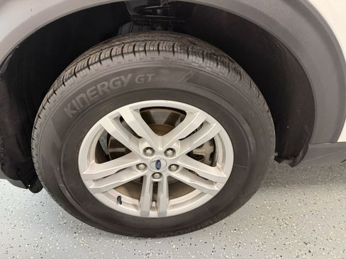 Used 2023 Ford Explorer XLT w/ Equipment Group 202A image 31