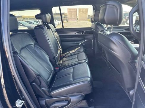 Used 2024 Jeep Wagoneer L Series II w/ Flexible Seating Group AWD/4WD image 22