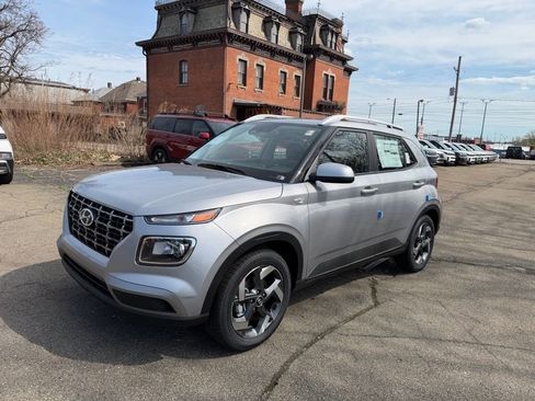 New 2026 Hyundai Venue SEL FWD image 3
