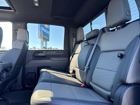 Used 2024 Chevrolet Silverado 2500 ZR2 w/ Technology Package AWD/4WD image 16
