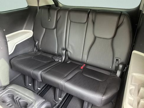 Used 2023 Kia Carnival LX FWD image 11