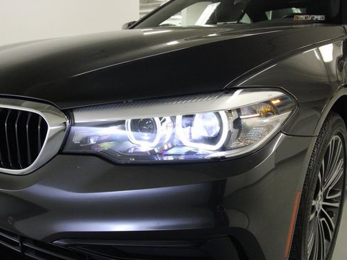 Used 2019 BMW 530e xDrive image 9