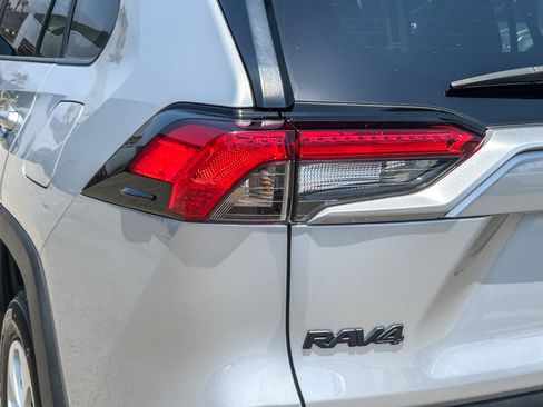 Used 2023 Toyota RAV4 LE AWD/4WD image 9