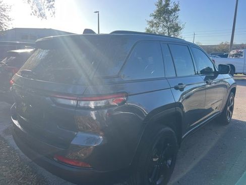 Used 2022 Jeep Grand Cherokee Altitude image 4