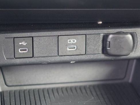 Used 2023 Toyota Prius XLE FWD image 28