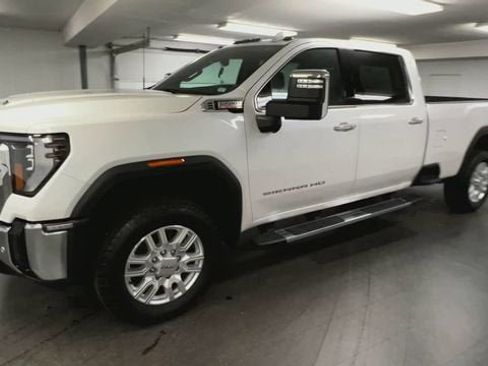 Certified 2024 GMC Sierra 2500 SLT w/ SLT Premium Package AWD/4WD image 4