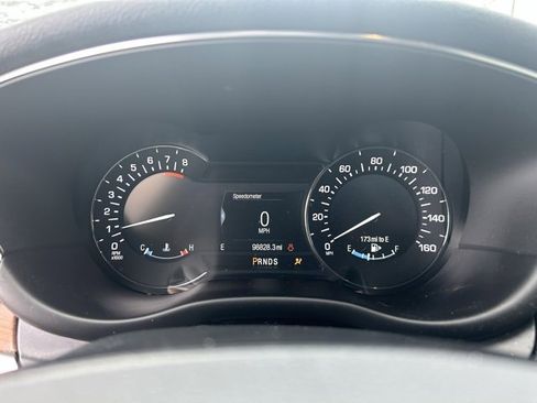 Used 2019 Lincoln MKC Reserve w/ MKC Climate Package image 2