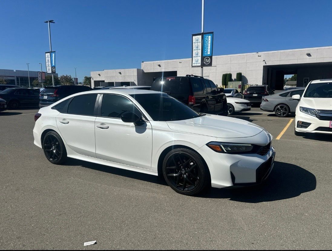 Used 2025 Honda Civic Sport image 2