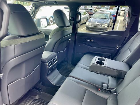 Used 2024 Lexus GX 550 image 30