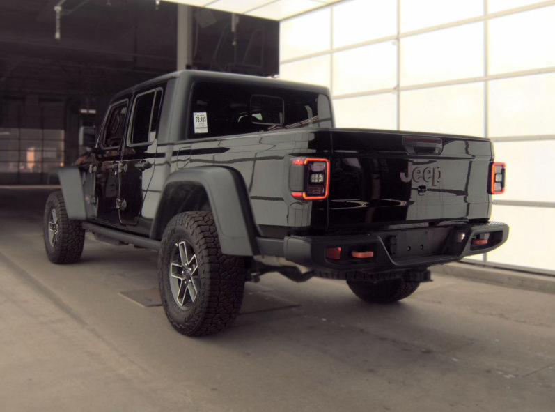 Used 2026 Jeep Gladiator Mojave AWD/4WD image 4
