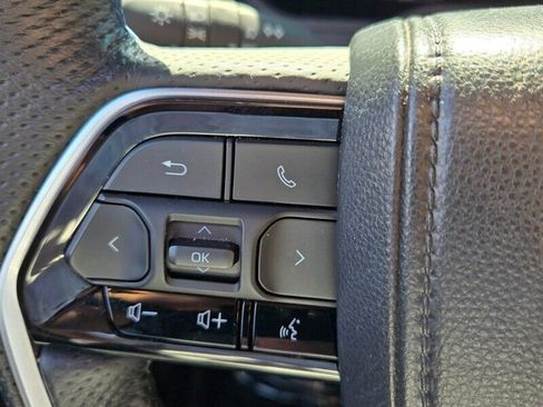 Used 2025 Toyota Sequoia Platinum AWD/4WD image 28