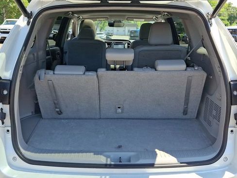 Used 2019 Toyota Highlander XLE FWD image 30