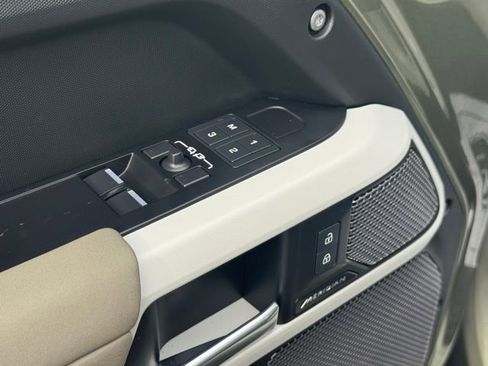 Used 2023 Land Rover Defender 90 S image 16