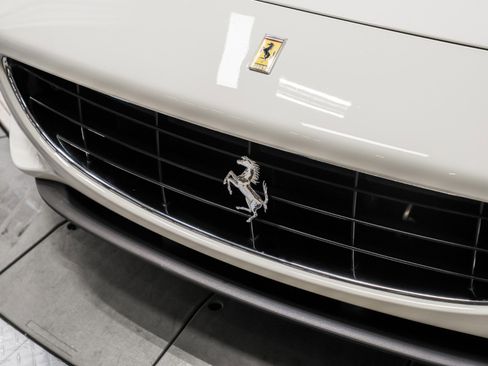 Used 2014 Ferrari California image 28