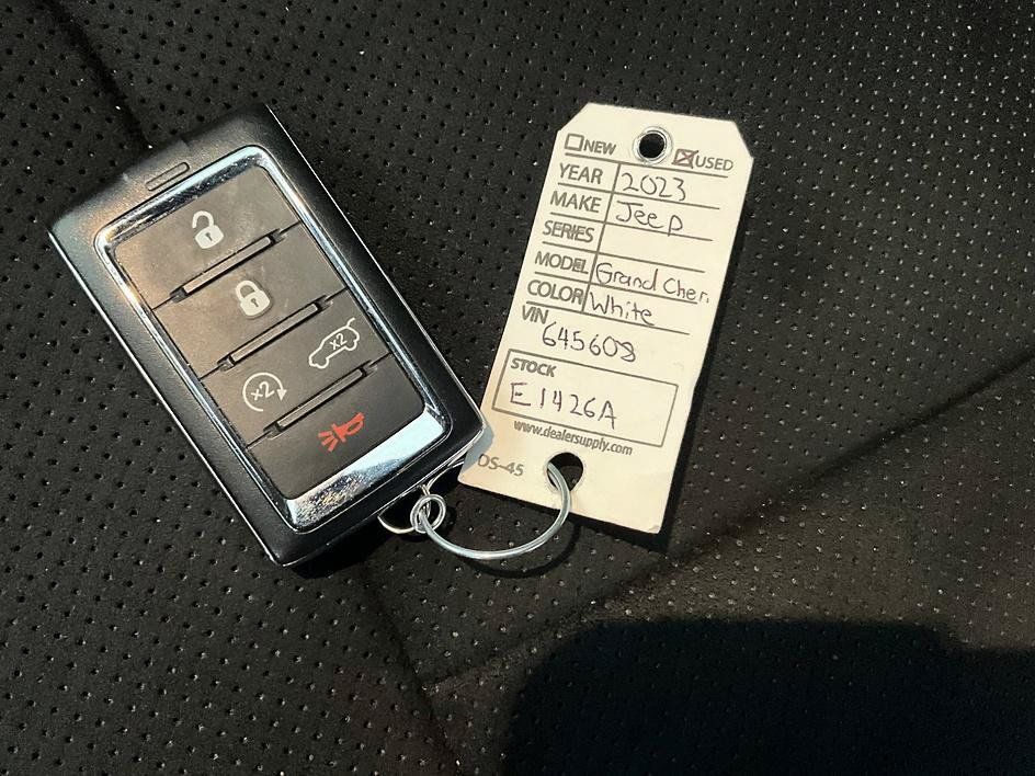 Used 2023 Jeep Grand Cherokee Altitude AWD/4WD image 36