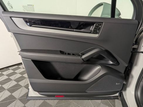 New 2026 Porsche Cayenne image 25