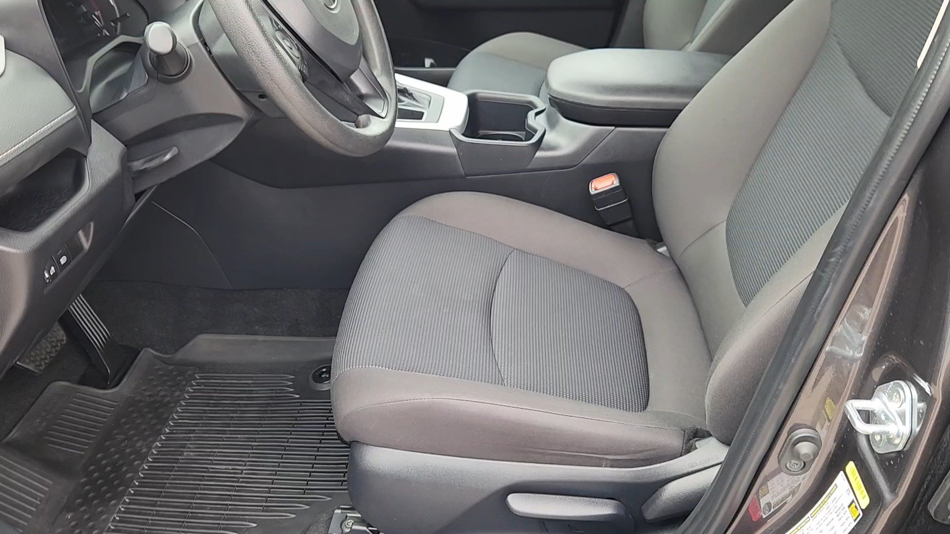 Used 2025 Toyota RAV4 LE AWD/4WD image 29