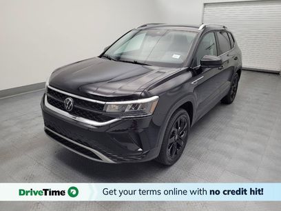 Used 2023 Volkswagen Taos SE w/ Black Wheel Package