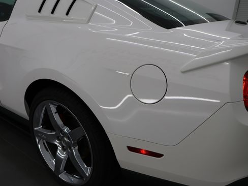 Used 2012 Ford Mustang GT Premium w/ HID Headlamps & Security Pkg RWD image 32