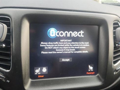 Used 2019 Jeep Compass Trailhawk w/ Cold Weather Group AWD/4WD image 17