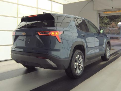 Used 2025 Chevrolet Equinox LT FWD image 3