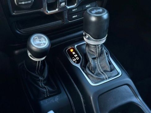 Used 2021 Jeep Wrangler Unlimited Sahara w/ Cold Weather Group AWD/4WD image 15