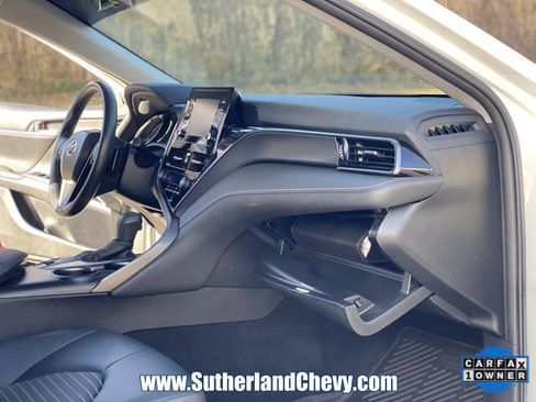 Used 2024 Toyota Camry SE image 18