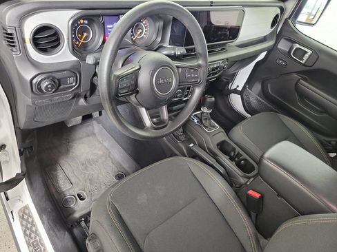 Used 2024 Jeep Gladiator Sport AWD/4WD image 11